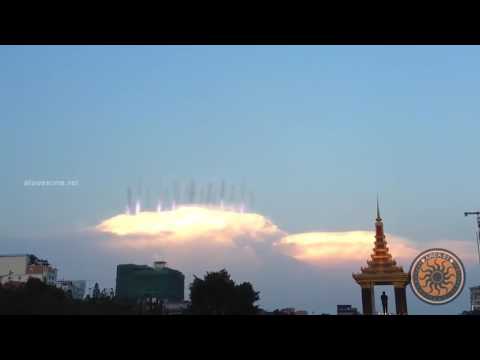 UFO Sightings 2017 | UFOs Caught On Tape | Massive UFO with long tail in the clouds
