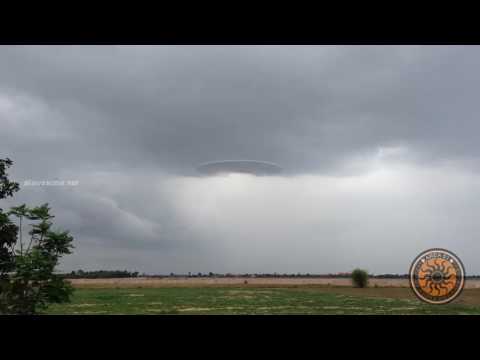 UFO Sightings 2017 | UFOs Caught On Tape | INCREDIBLE UFO SHAPED CLOUD