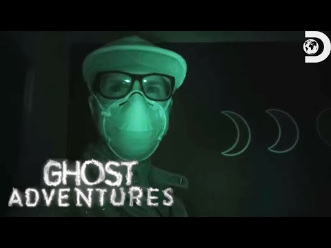 Zak Bagans Has a Spine-Chilling Encounter With a Paranormal Threat | Ghost Adventures | Discovery