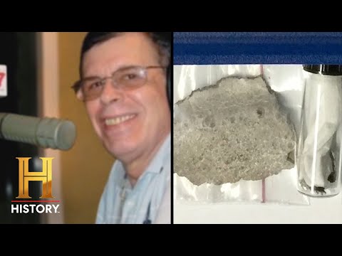MAN RECEIVES MAIL FROM ALIENS – “Inside Were Strange Metallic Fragments” | Ancient Aliens | #Shorts