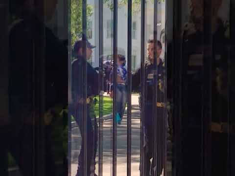 Secret Service catches tiny White House intruder